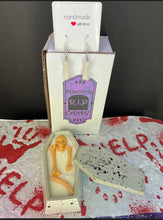 Load image into Gallery viewer, Coffin Cande