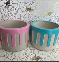 Load image into Gallery viewer, Dripping cement pot