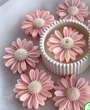 Load image into Gallery viewer, Daisy candles
