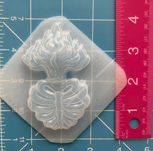 Load image into Gallery viewer, Concha & Skull sacred heart