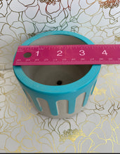 Load image into Gallery viewer, Dripping cement pot