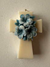 Load image into Gallery viewer, Cross flower candle
