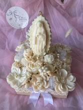 Load image into Gallery viewer, Virgen de Guadalupe bouquet candle