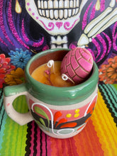 Load image into Gallery viewer, Taza artisanal candle