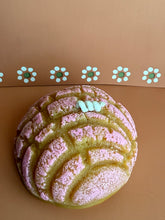 Load image into Gallery viewer, Concha Pan Dulce Candle