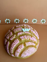 Load image into Gallery viewer, Concha Pan Dulce Candle