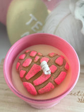 Load image into Gallery viewer, Valentine’s heart concha candle
