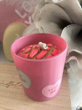 Load image into Gallery viewer, Valentine’s heart concha candle