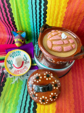 Load image into Gallery viewer, Valentine's concha candle