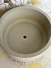 Load image into Gallery viewer, Round Plate Pot