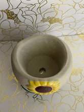 Load image into Gallery viewer, Sunflower Pot