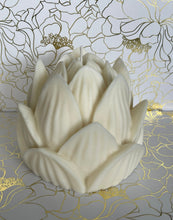 Load image into Gallery viewer, Lotus flower pillar candle
