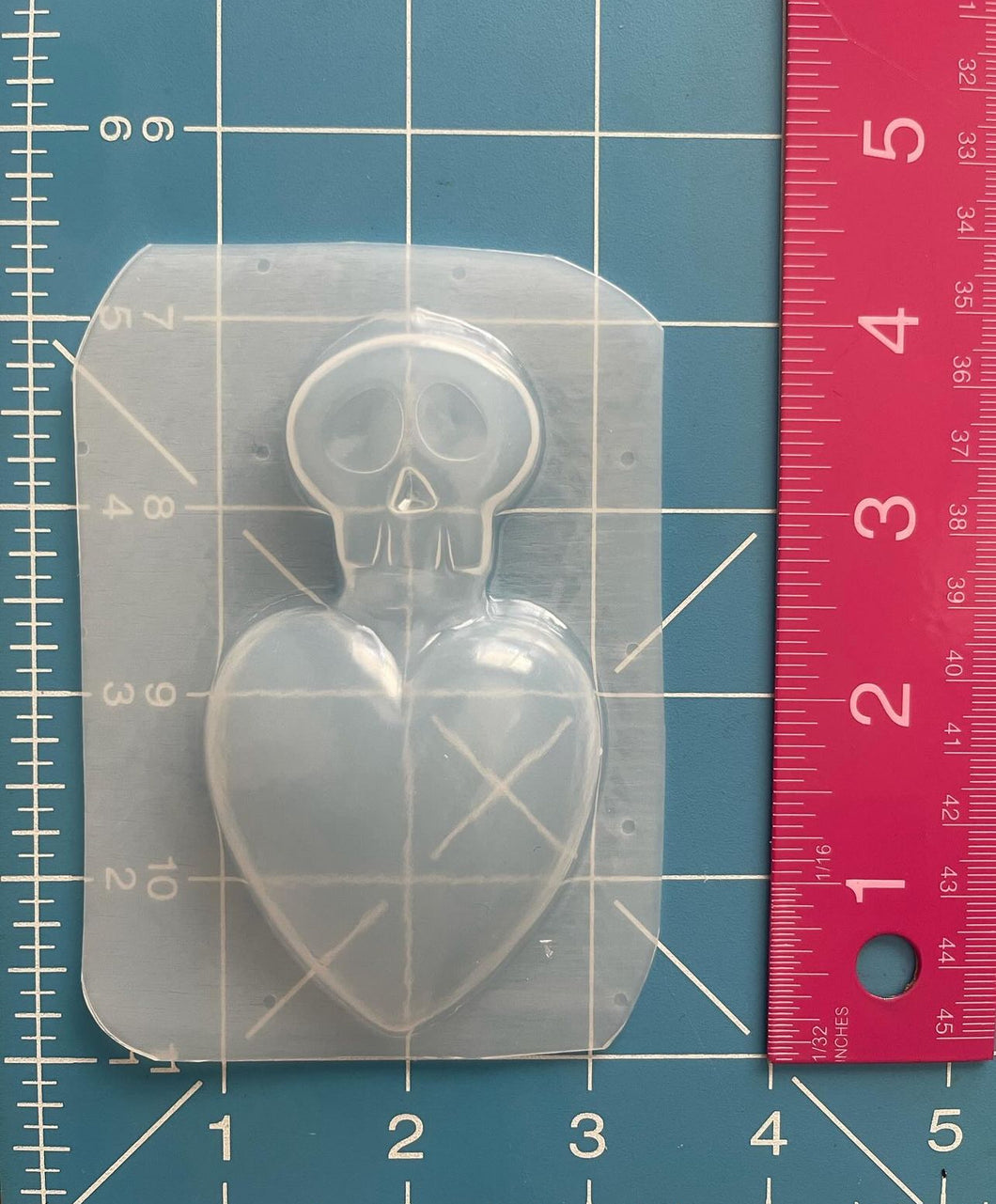 Skull heart mold