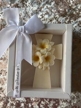 Load image into Gallery viewer, Cross flower candle
