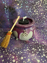 Load image into Gallery viewer, Witch pot soy candle
