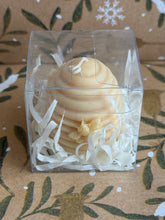 Load image into Gallery viewer, Bee hive candle
