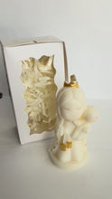 Load and play video in Gallery viewer, Virgen de la dulce espera
