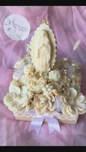 Load and play video in Gallery viewer, Big center piece Candle bouquet
